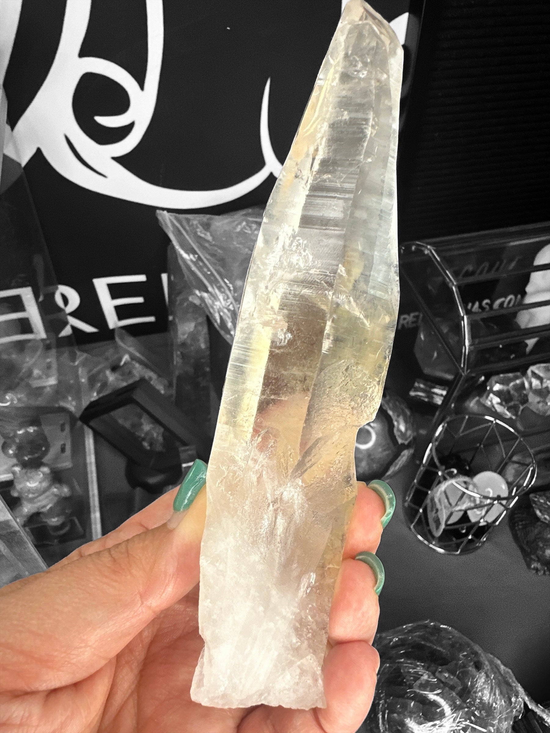 Lemurian Natural Point Raw - REIKI LUNAS, CRAFTS & ARTISAN