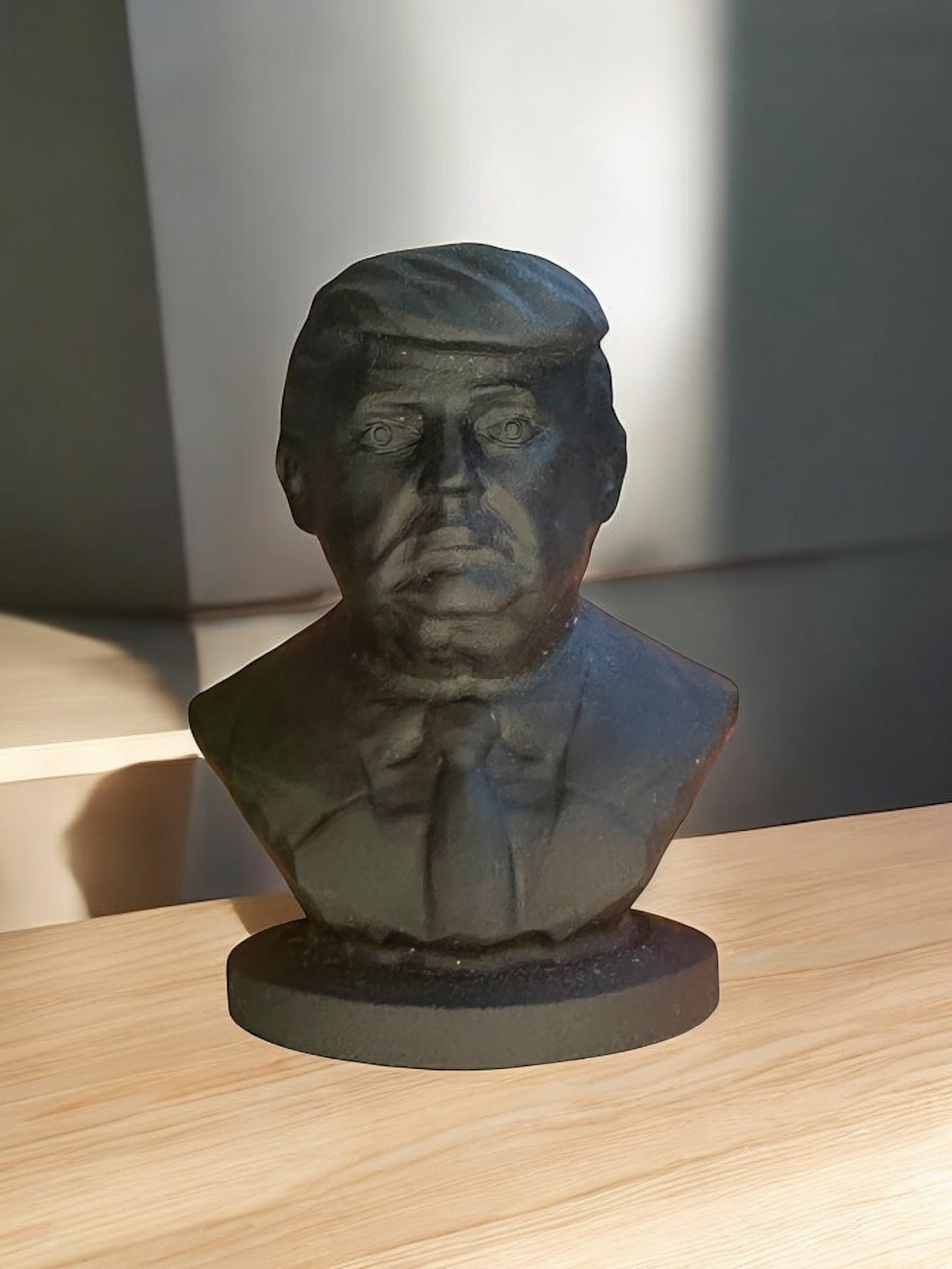 Obsidian hand - carved Trump 478 g - Reiki Lunas Shop