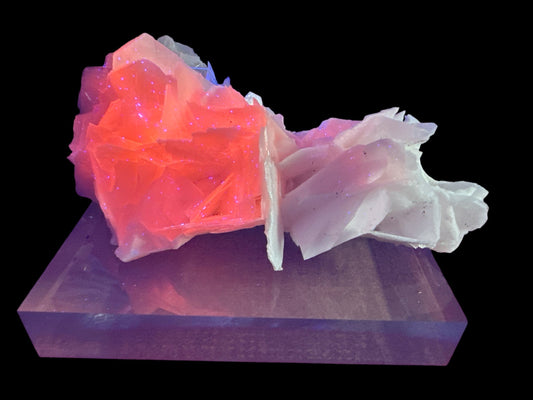 White Rose Calcite - UV Reactive 697g - REIKI LUNAS, CRAFTS & ARTISAN